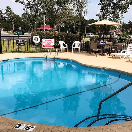 Quality Inn Raeford Esterno foto