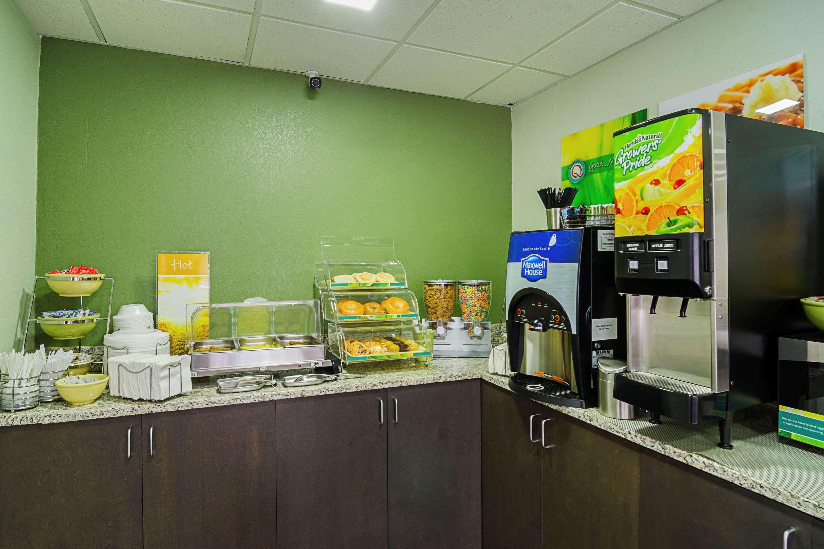 Quality Inn Raeford Esterno foto