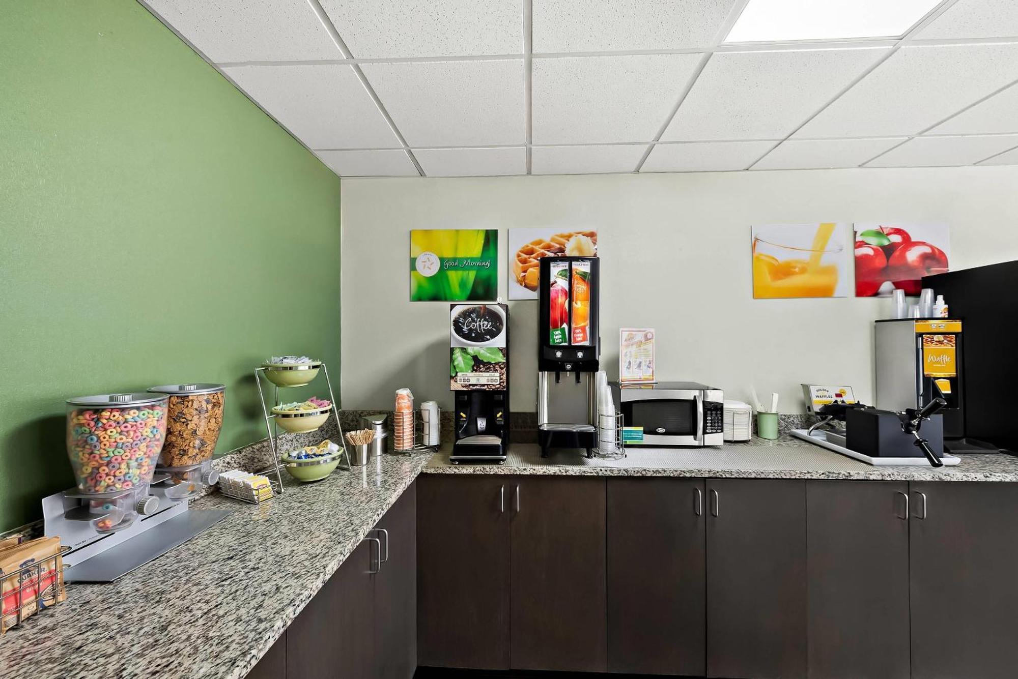 Quality Inn Raeford Esterno foto