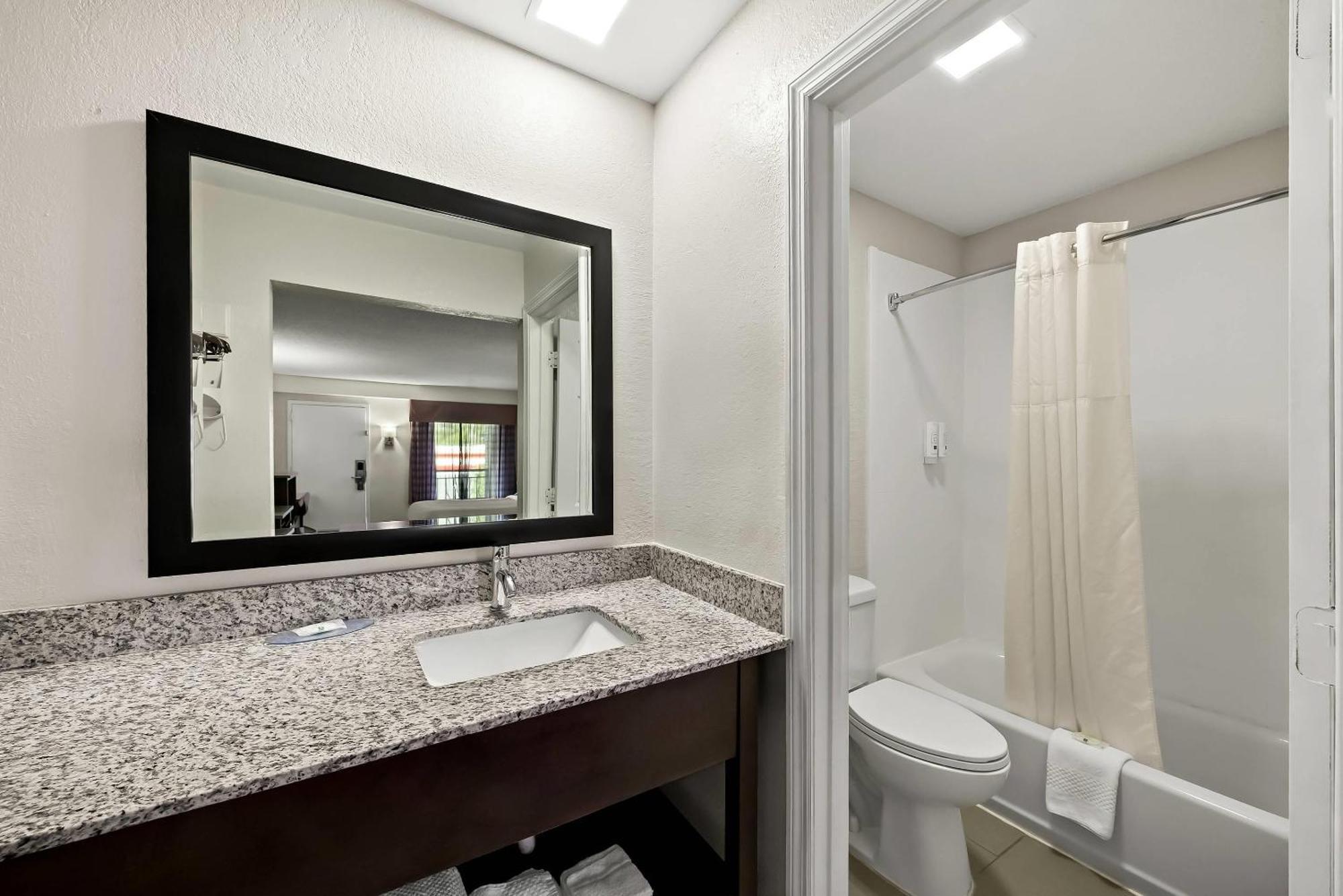 Quality Inn Raeford Esterno foto